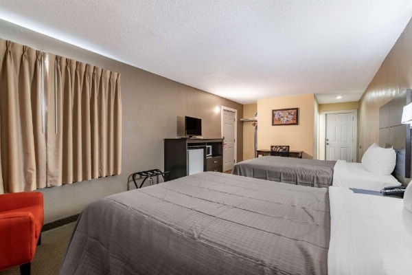 Rodeway Inn Lake George Outlets image 14