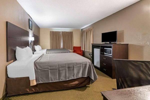 Rodeway Inn Lake George Outlets image 15