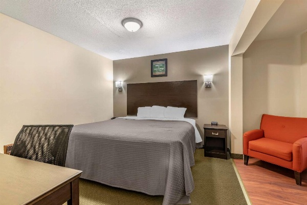 Rodeway Inn Lake George Outlets image 3