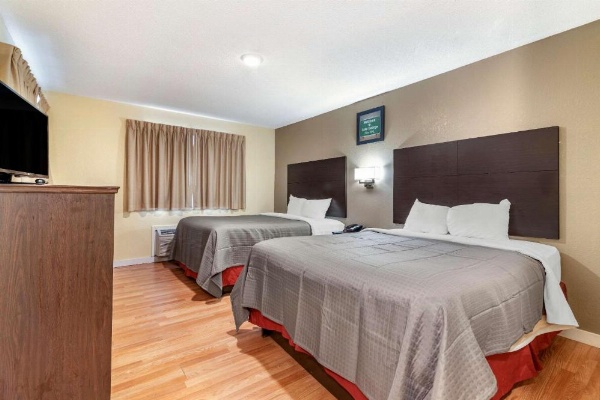 Rodeway Inn Lake George Outlets image 8